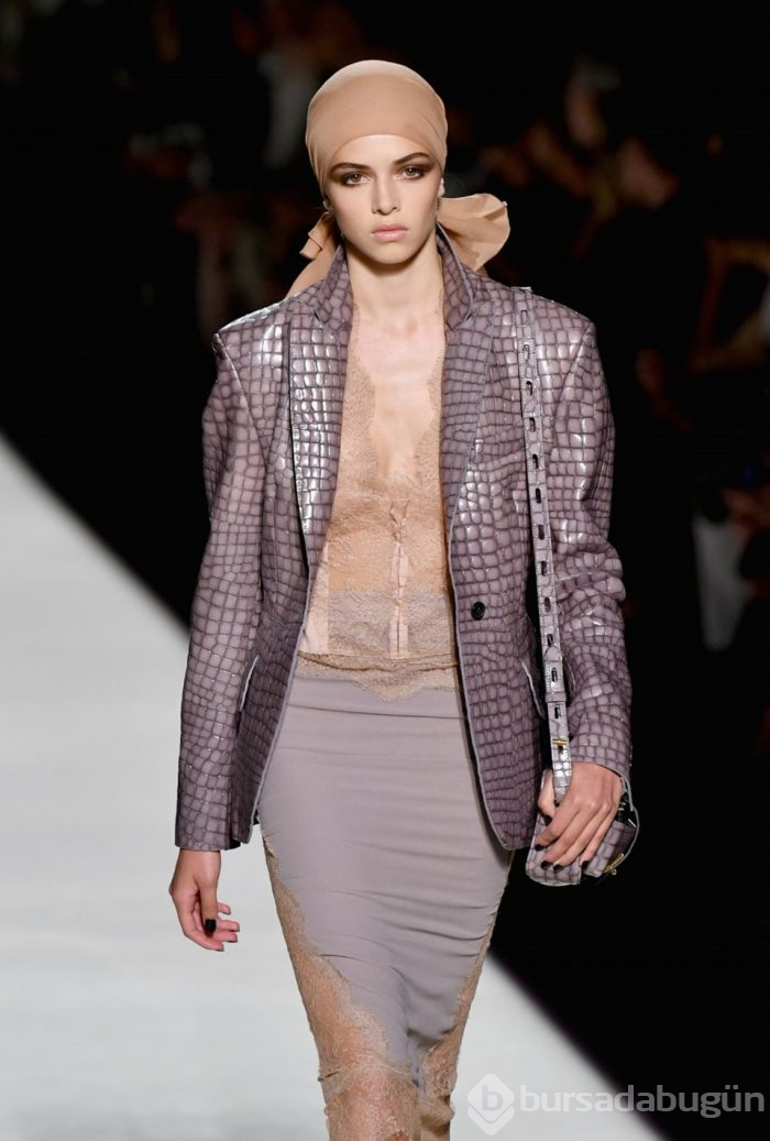 Gigi Hadid Tom Ford defilesine damga vurdu