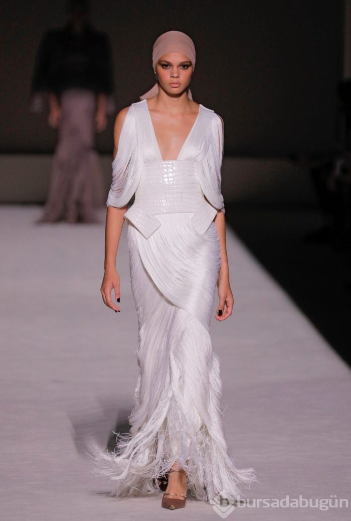 Gigi Hadid Tom Ford defilesine damga vurdu
