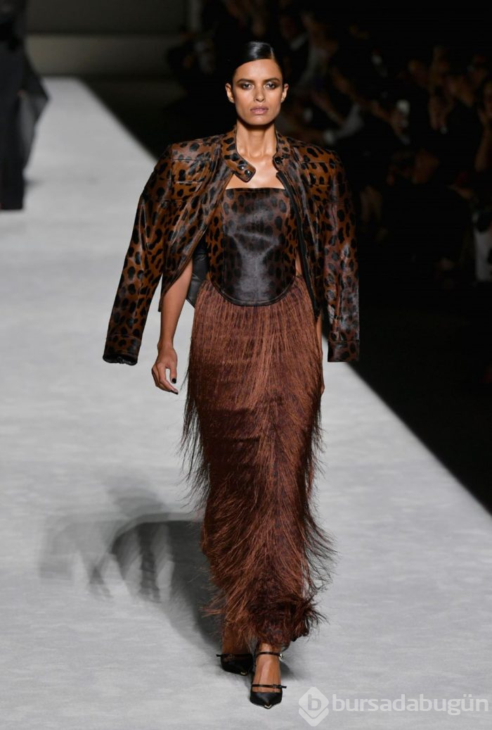 Gigi Hadid Tom Ford defilesine damga vurdu