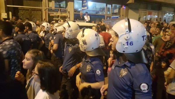 Bursa'da Suriyeliler ile mahalleli arasında kavga çıktı

