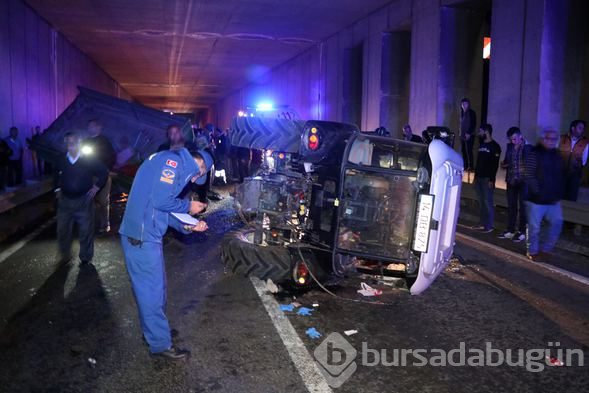 Bolu'da otomobil traktöre arkadan çarptı, çok sayıda yaralı var