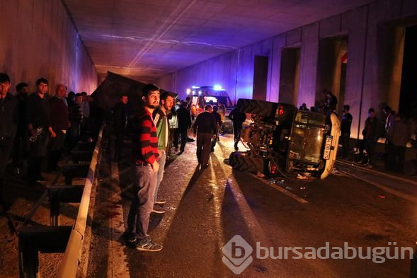 Bolu'da otomobil traktöre arkadan çarptı, çok sayıda yaralı var