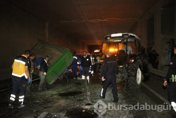 Bolu'da otomobil traktöre arkadan çarptı, çok sayıda yaralı var