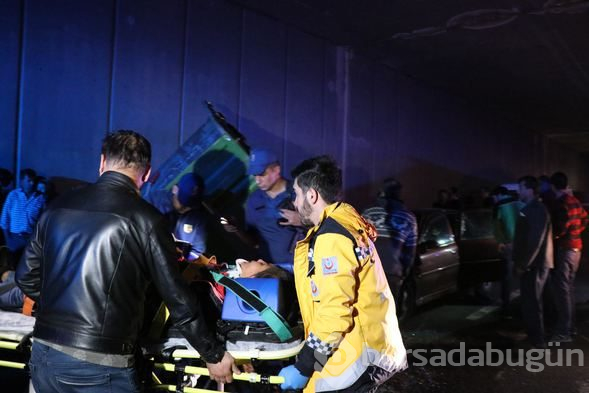 Bolu'da otomobil traktöre arkadan çarptı, çok sayıda yaralı var