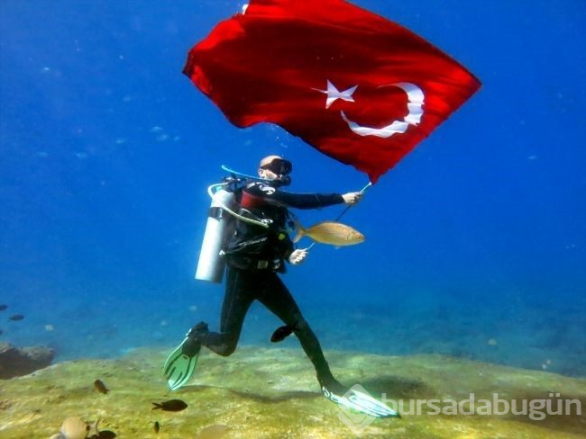Fethiye'de günlük hayatlarını mavi suların derinliklerine taşıdılar...