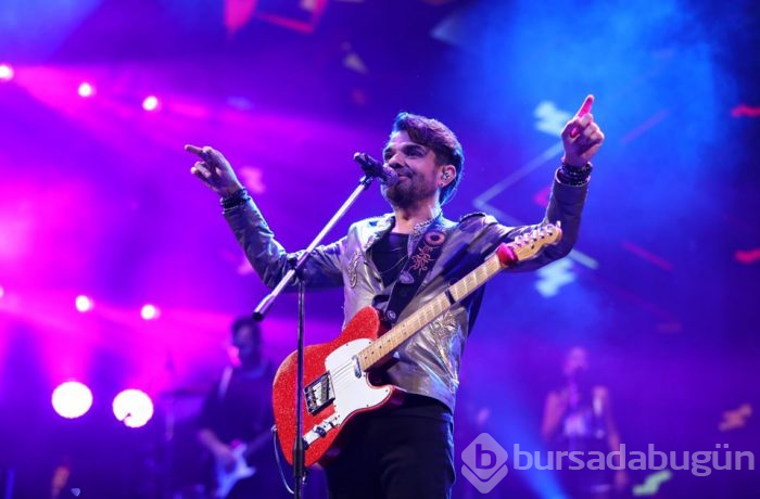 Harbiye'de yağmur altında Kenan Doğulu konseri...