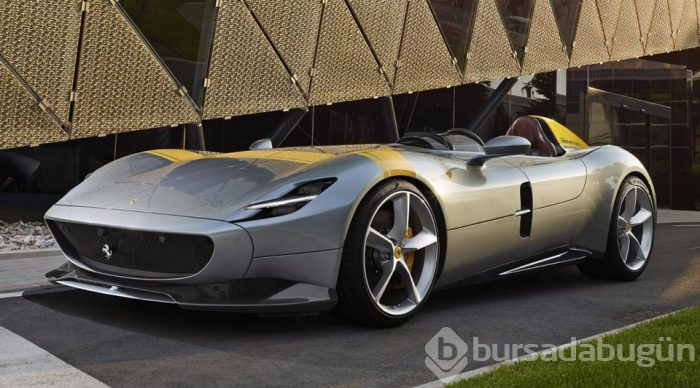 Ferrari, Monza SP1 ve SP2 modellerini tanıttı