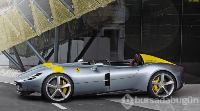 Ferrari, Monza SP1 ve SP2 modellerini tanıttı