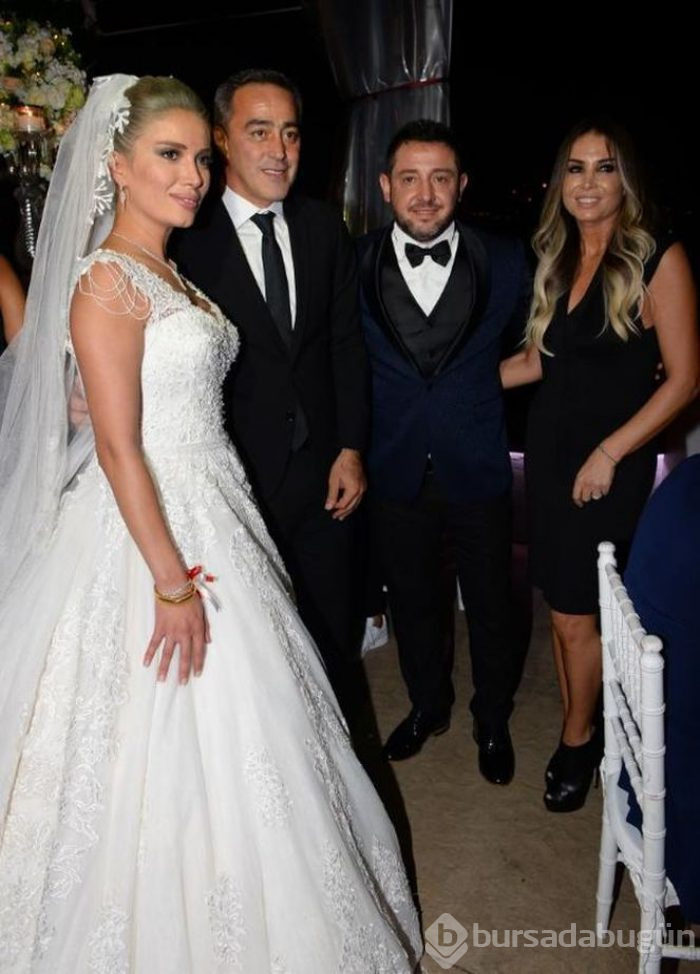 Nihat Kahveci ile eşi Fulya Kahveci Roma'da evlendi, Boğaz'da düğün yaptı
