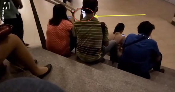 Genç kadının etek altı fotoğrafını çekerken flaş patlayınca...
