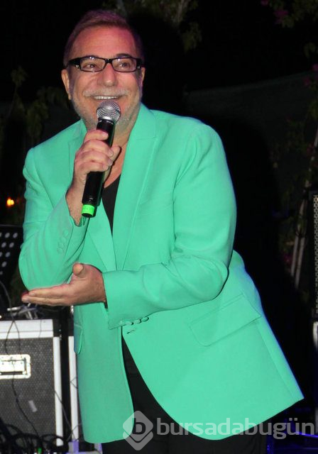 Hadise hayranı ile sahnede

