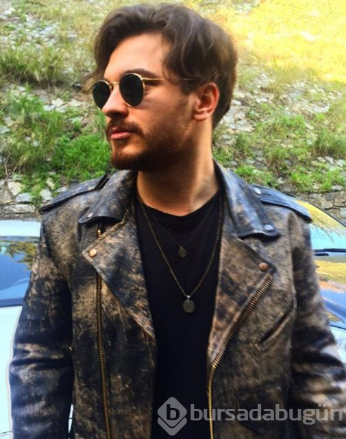 Çağatay Ulusoy hayranlarına bebeklik fotoğrafıyla teşekkür etti
