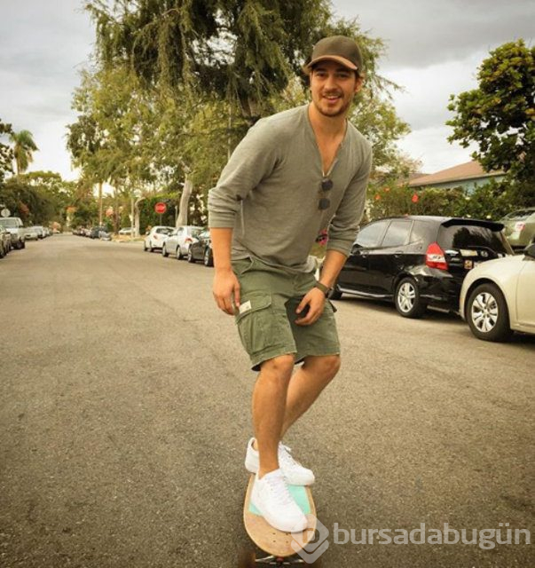 Çağatay Ulusoy hayranlarına bebeklik fotoğrafıyla teşekkür etti
