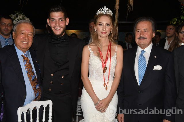 Haşim Bey Hacısüleymanoğlu ile Nisa Aktaş evlendi
