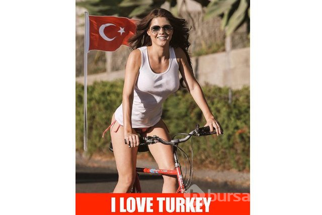 Amanda Cerny, Türkiye'de
