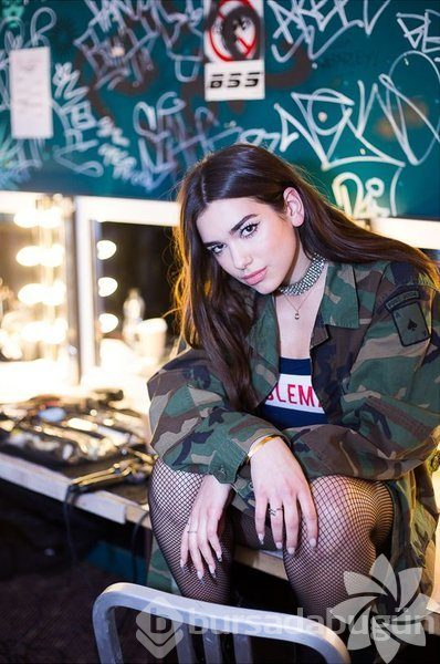 Dua Lipa stili mercek altında!