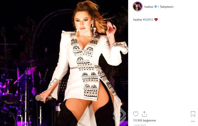 Ünlü şarkıcı Hadise, dekolteli beyaz elbisesiyle göz kamaştırdı!
