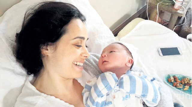 Ünlü annelerin özel doğum sonrası görüntüleri
