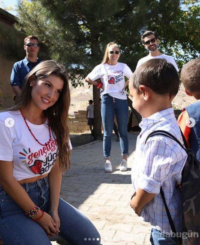 Amanda Cerny Kapadokya'da: Güzel yıldız köy okulu boyadı!
