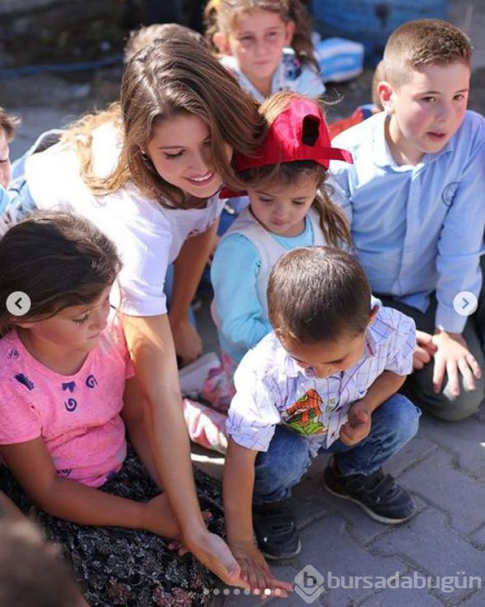 Amanda Cerny Kapadokya'da: Güzel yıldız köy okulu boyadı!
