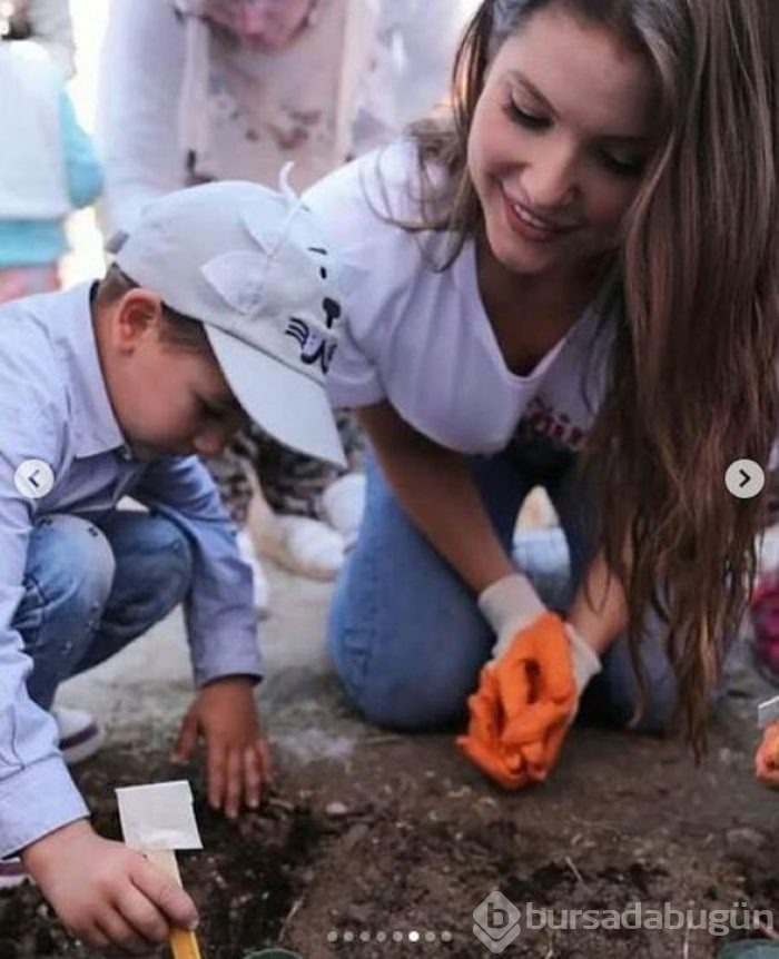 Amanda Cerny Kapadokya'da: Güzel yıldız köy okulu boyadı!
