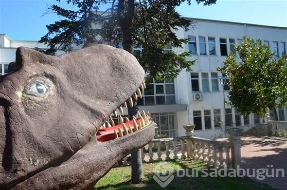 Melih Gökçek'in Ankapark için aldığı dinozorlar Trabzon'da
