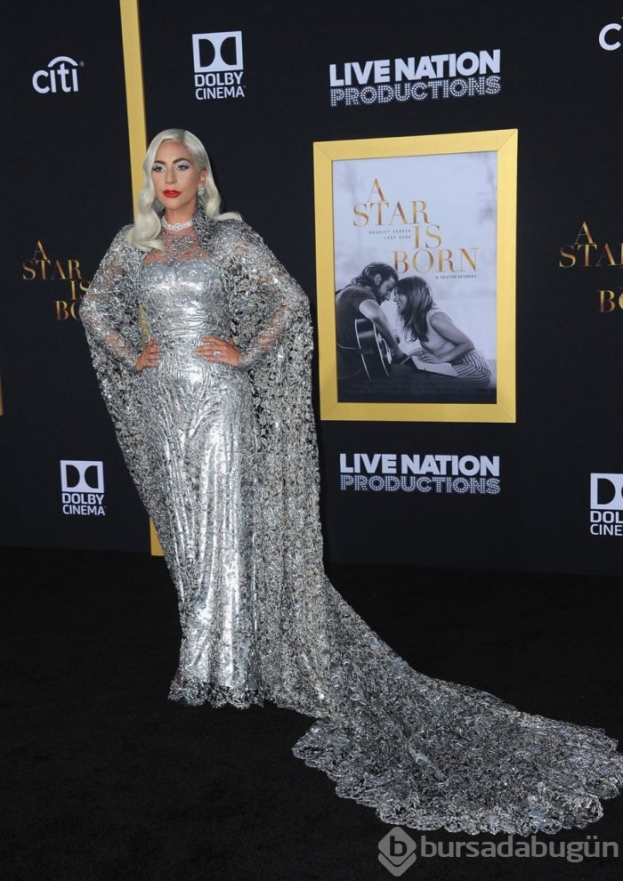 Lady Gaga'nın gümüş şıklığı