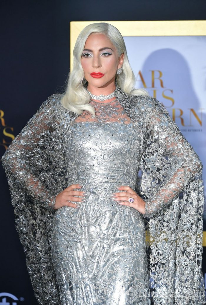 Lady Gaga'nın gümüş şıklığı