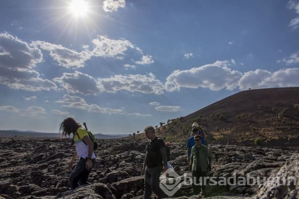 Doğa tutkunları lav yolunda yürüyor
