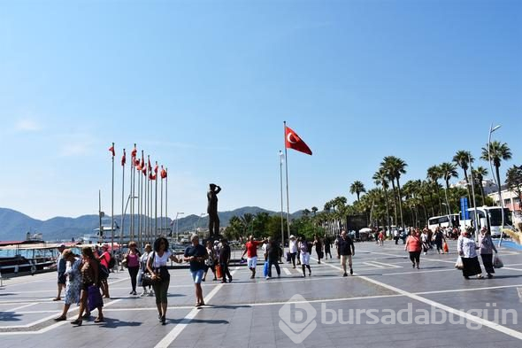 Bir gemi dolusu geldi! Akın ettiler...
