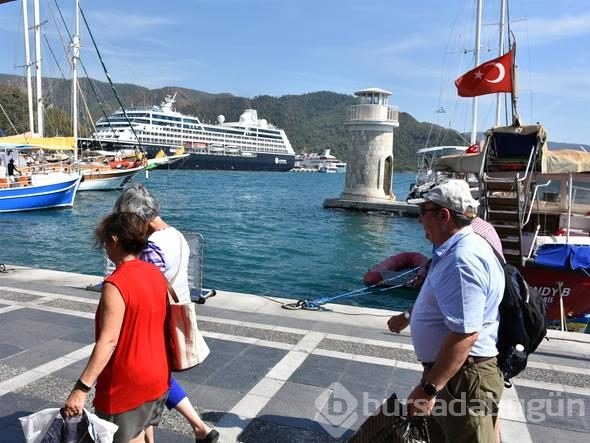 Bir gemi dolusu geldi! Akın ettiler...
