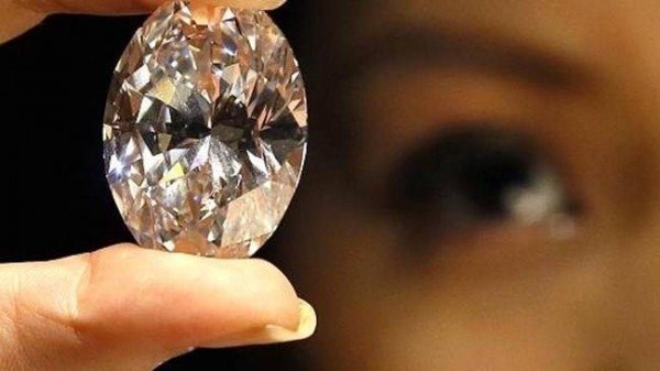 Fiyat etiketleriyle dudak uçuklatan dünyanın en özel 10 pırlantası
