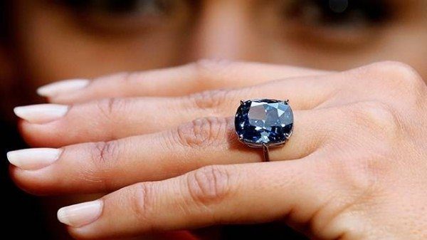 Fiyat etiketleriyle dudak uçuklatan dünyanın en özel 10 pırlantası
