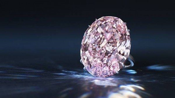 Fiyat etiketleriyle dudak uçuklatan dünyanın en özel 10 pırlantası
