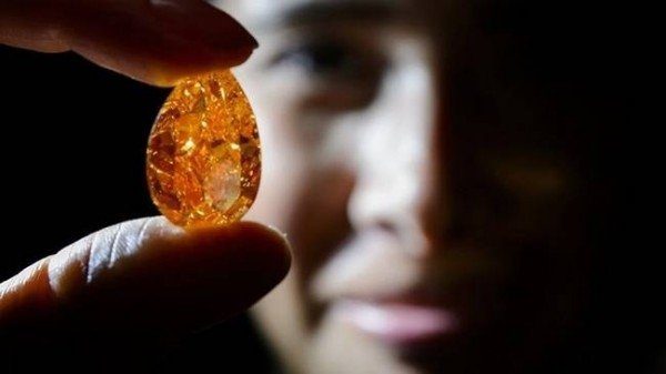 Fiyat etiketleriyle dudak uçuklatan dünyanın en özel 10 pırlantası
