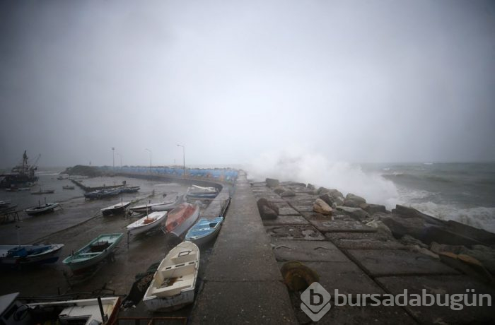 Karadeniz coştu (5 metrelik dalga)