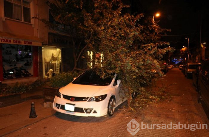 İstanbul'da gökyüzünü kara bulutlar kapladı