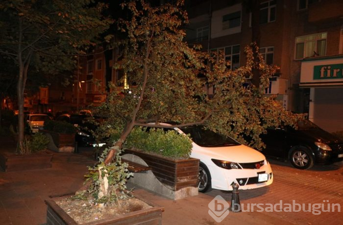 İstanbul'da gökyüzünü kara bulutlar kapladı