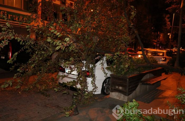 İstanbul'da gökyüzünü kara bulutlar kapladı