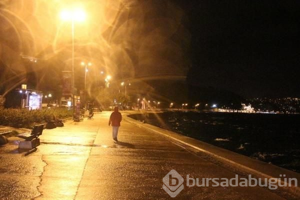 İstanbul'da gökyüzünü kara bulutlar kapladı