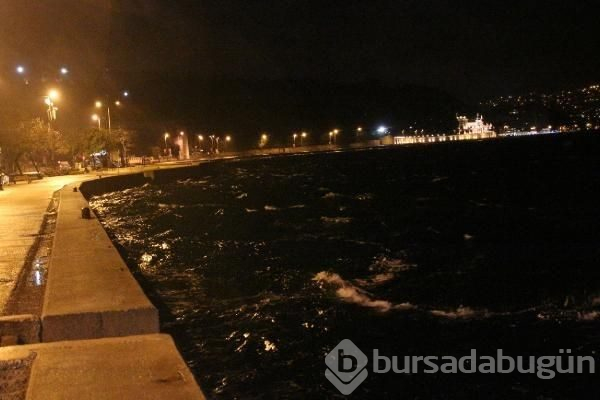 İstanbul'da gökyüzünü kara bulutlar kapladı