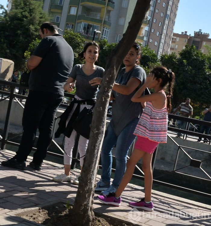 Adana'da otomobil sulama kanalına düştü