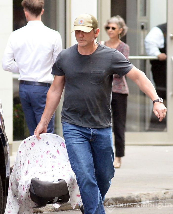 Daniel Craig ilk kez bebeğiyle