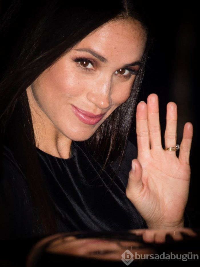 Meghan Markle ilk kez tek başına resmi etkinlikte (Burnuyla selamladı)