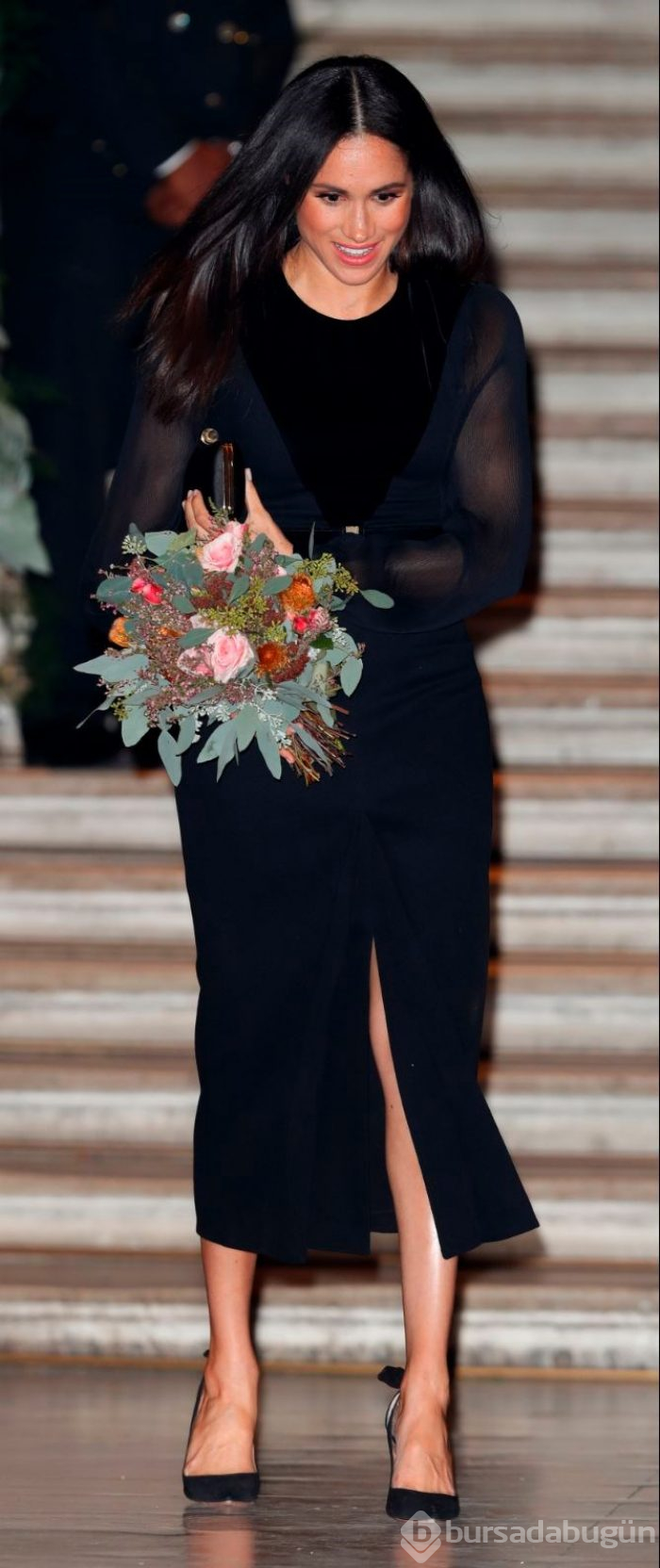 Meghan Markle ilk kez tek başına resmi etkinlikte (Burnuyla selamladı)