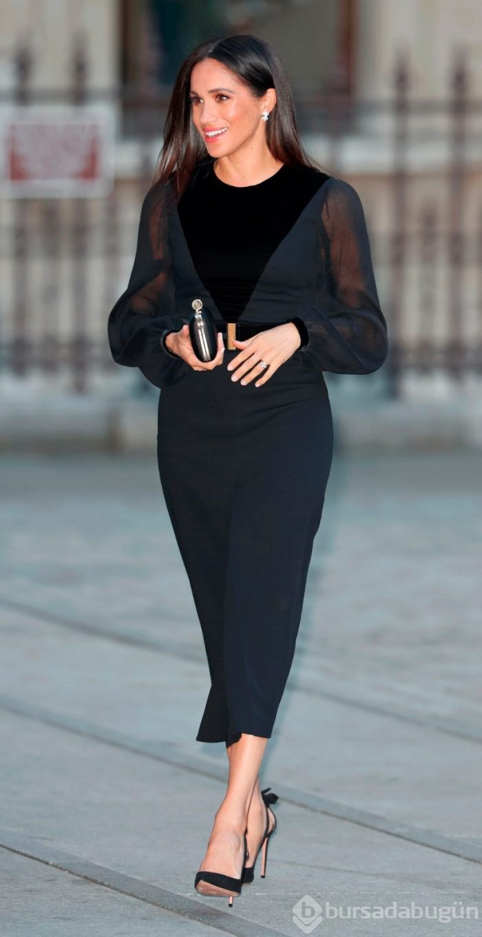 Meghan Markle ilk kez tek başına resmi etkinlikte (Burnuyla selamladı)