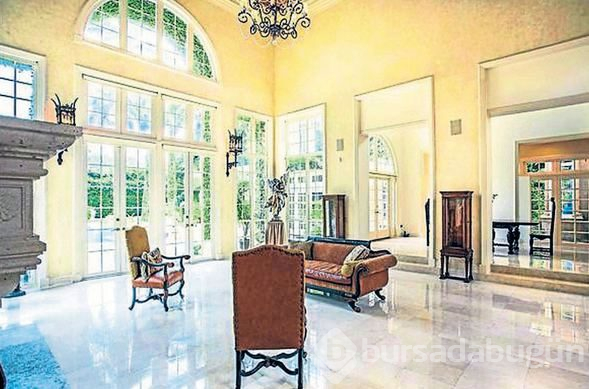 Süreyya Yalçın milyon dolarlık malikanede Amerikalı dostlara dolma yaptı
