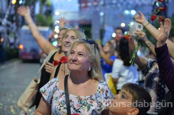 Adana'da 'Sevgi Korteji'
