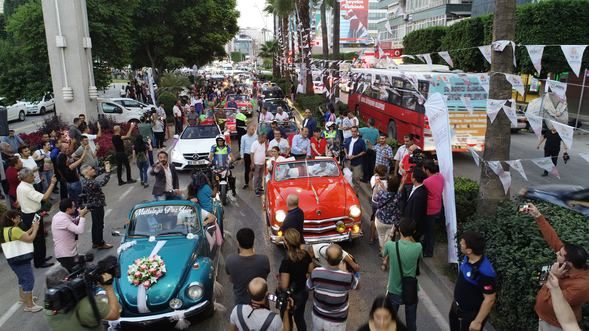 Adana'da 'Sevgi Korteji'
