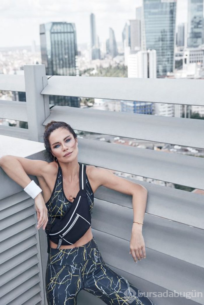 Ebru Şallı'dan sette spor
